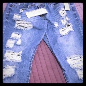 Revolt distressed boyfriend Jean's size 13